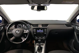 sininen Skoda Octavia 2015 kuva 9.