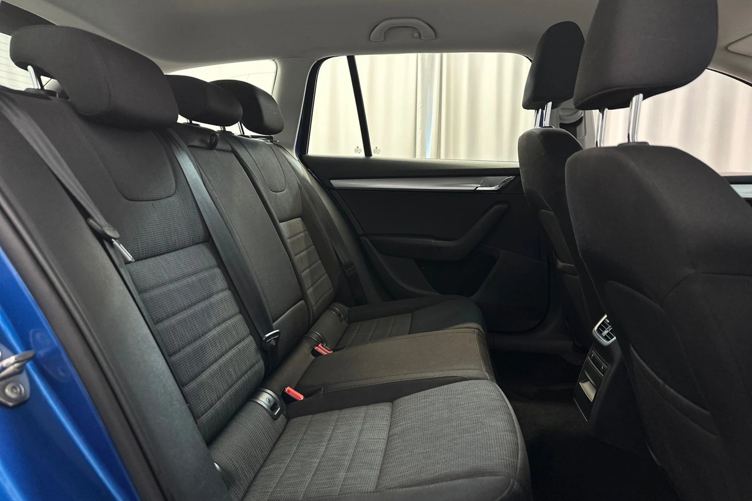 sininen Skoda Octavia 2015 kuva 10.