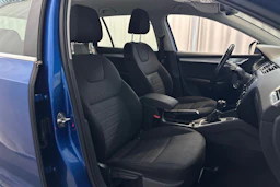 sininen Skoda Octavia 2015 kuva 11.