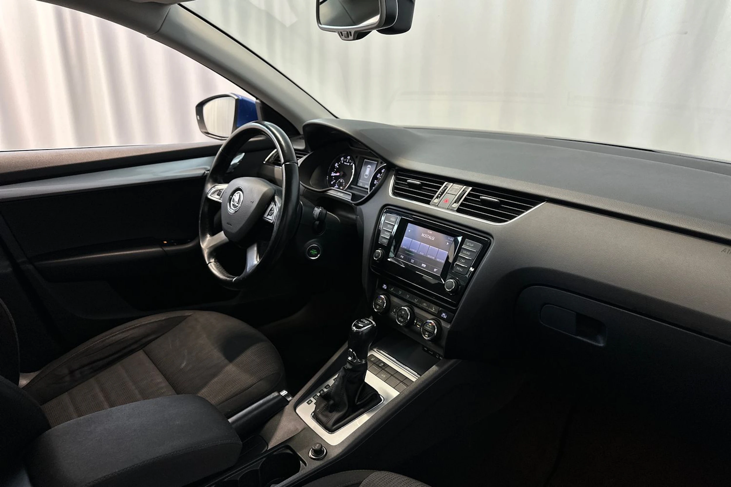 sininen Skoda Octavia 2015 kuva 12.