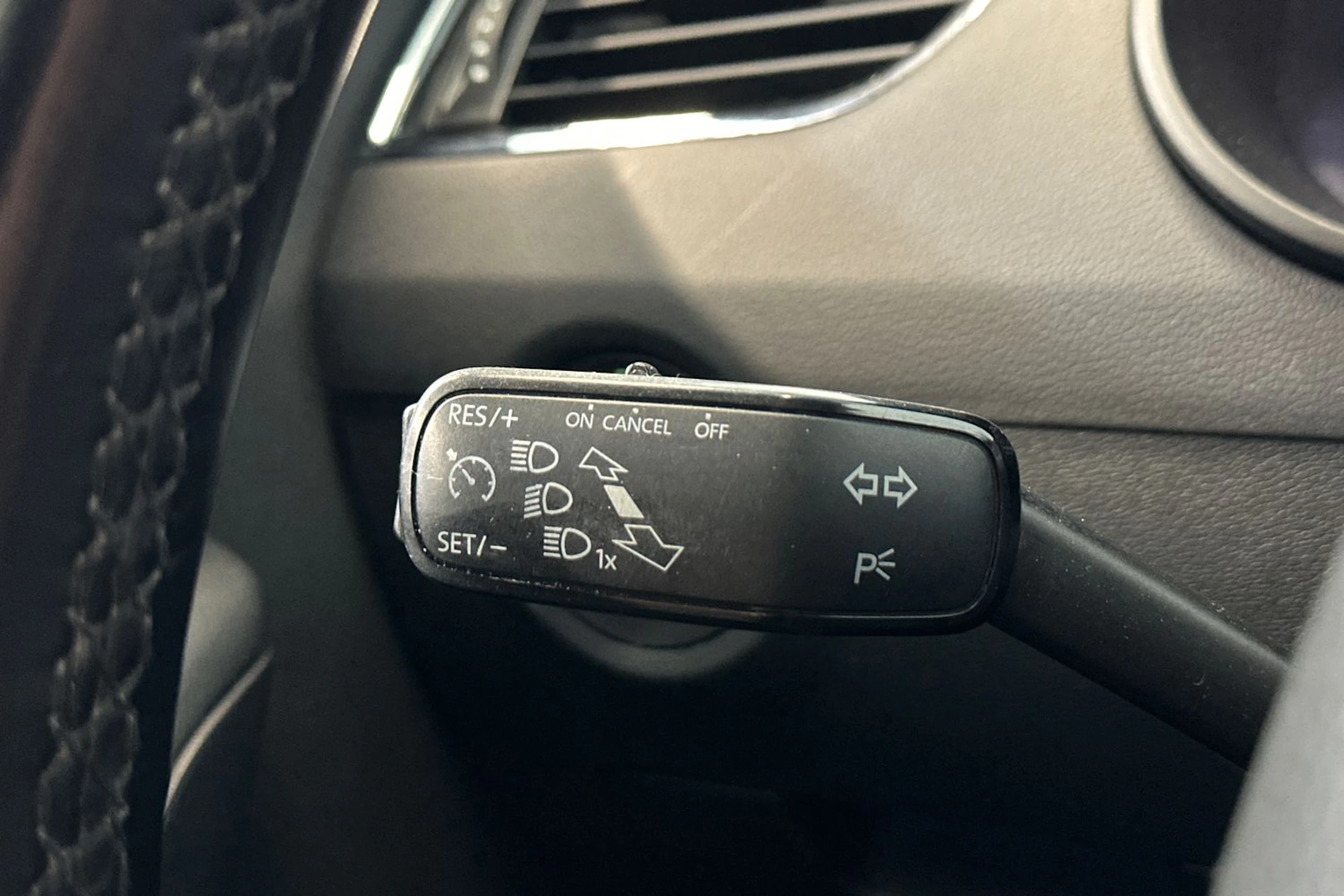 sininen Skoda Octavia 2015 kuva 17.