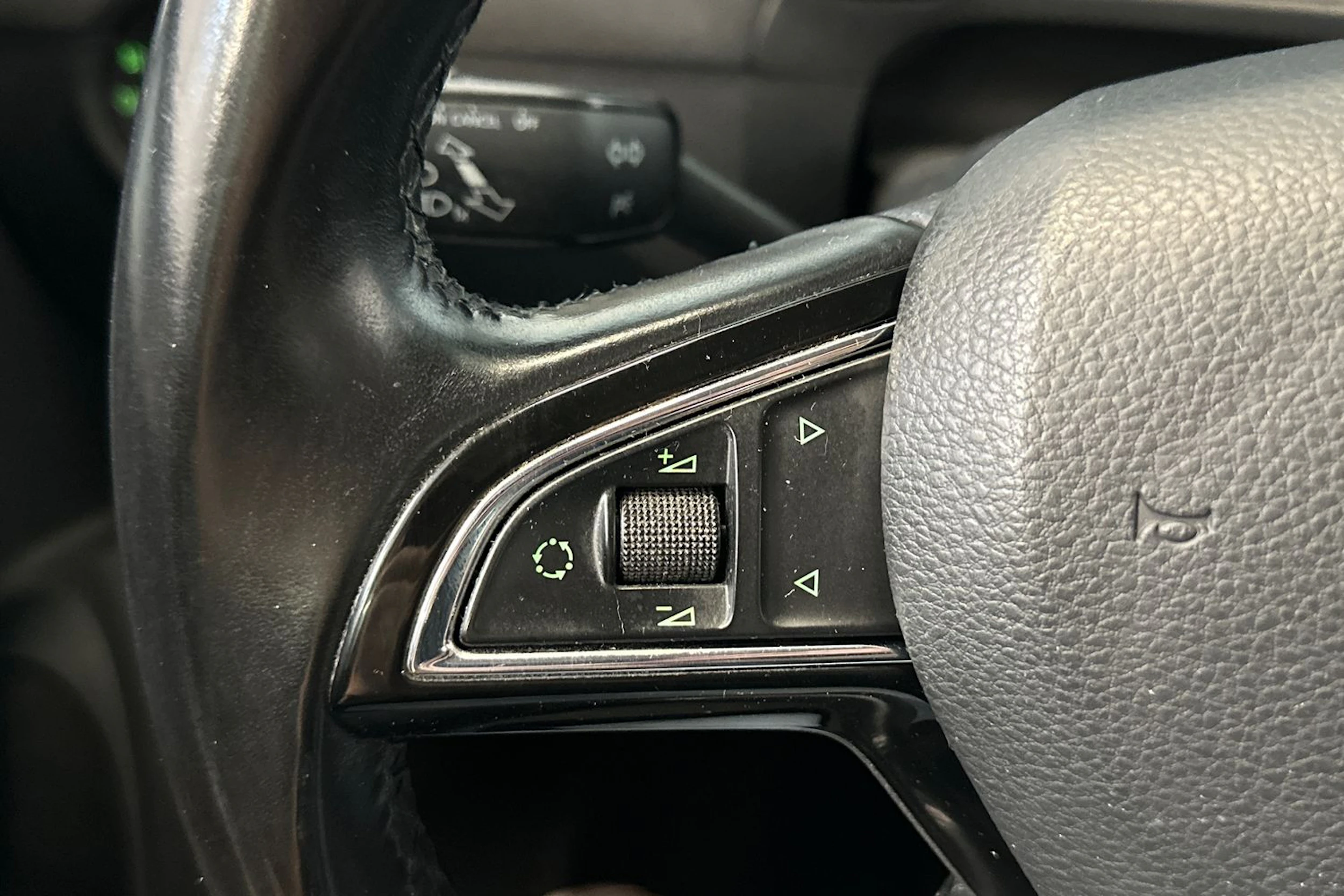 sininen Skoda Octavia 2015 kuva 18.