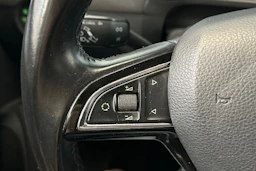 sininen Skoda Octavia 2015 kuva 18.
