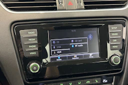 sininen Skoda Octavia 2015 kuva 22.