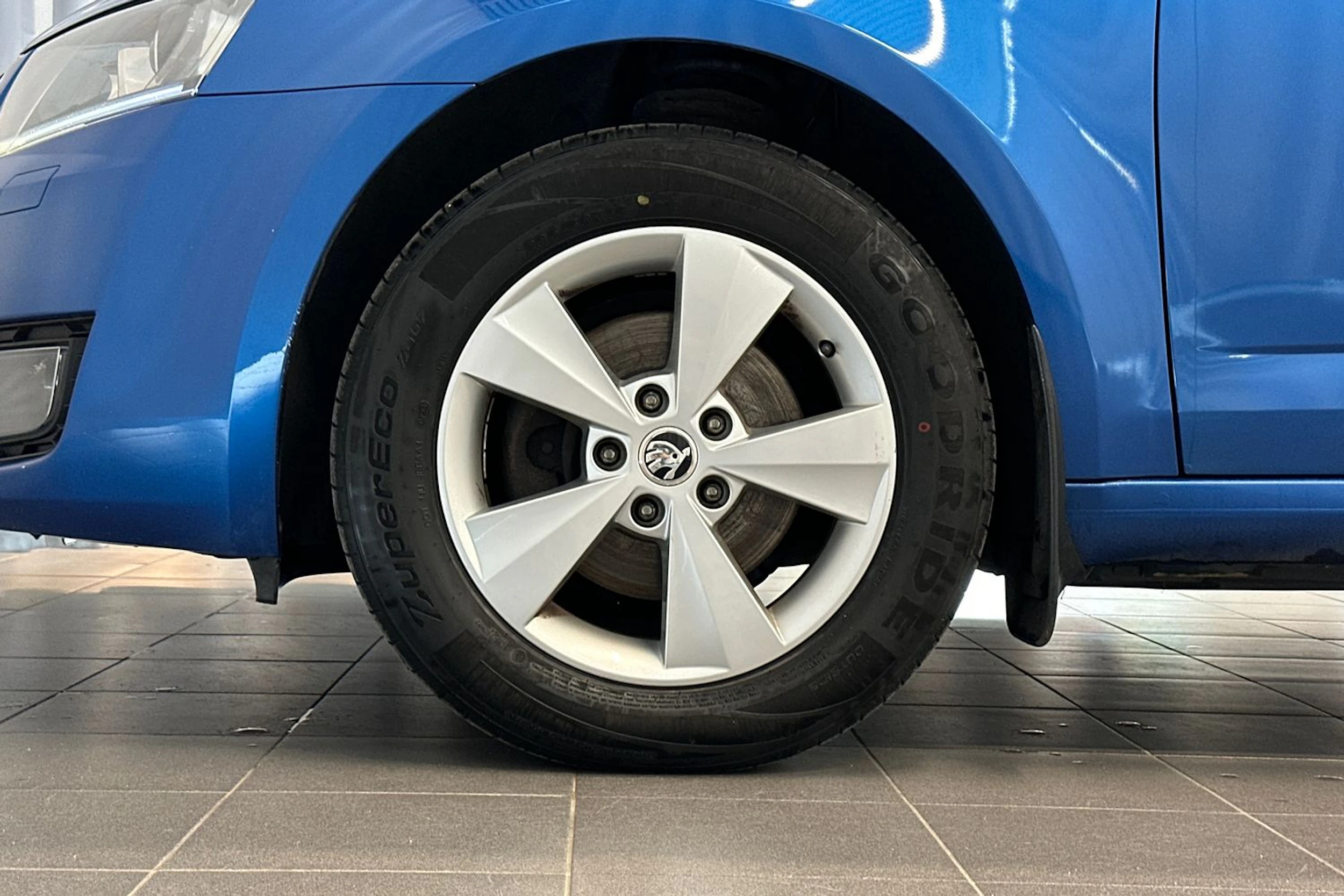 sininen Skoda Octavia 2015 kuva 25.