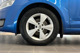 sininen Skoda Octavia 2015 kuva 25.