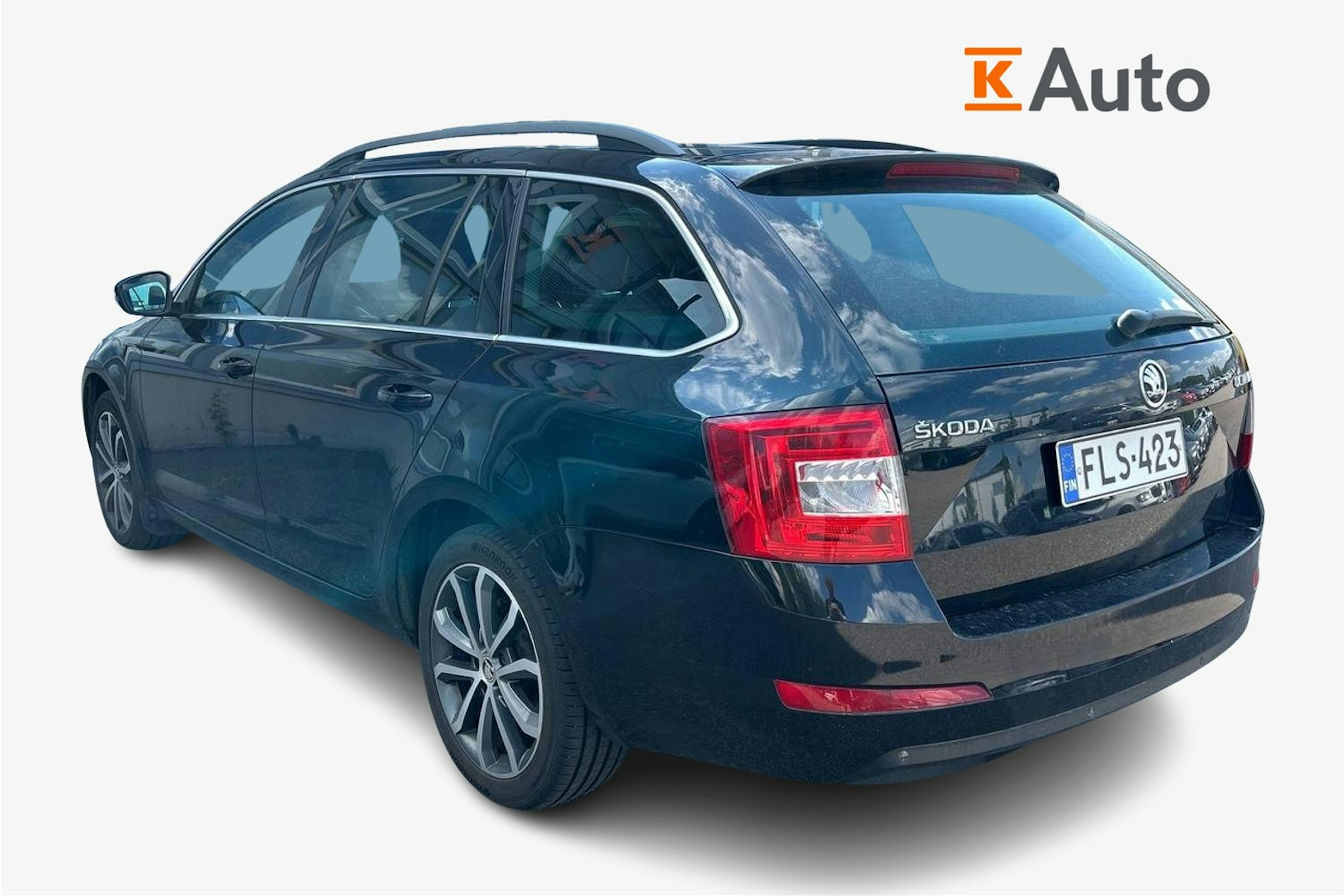 musta Skoda Octavia 2015 kuva 2.
