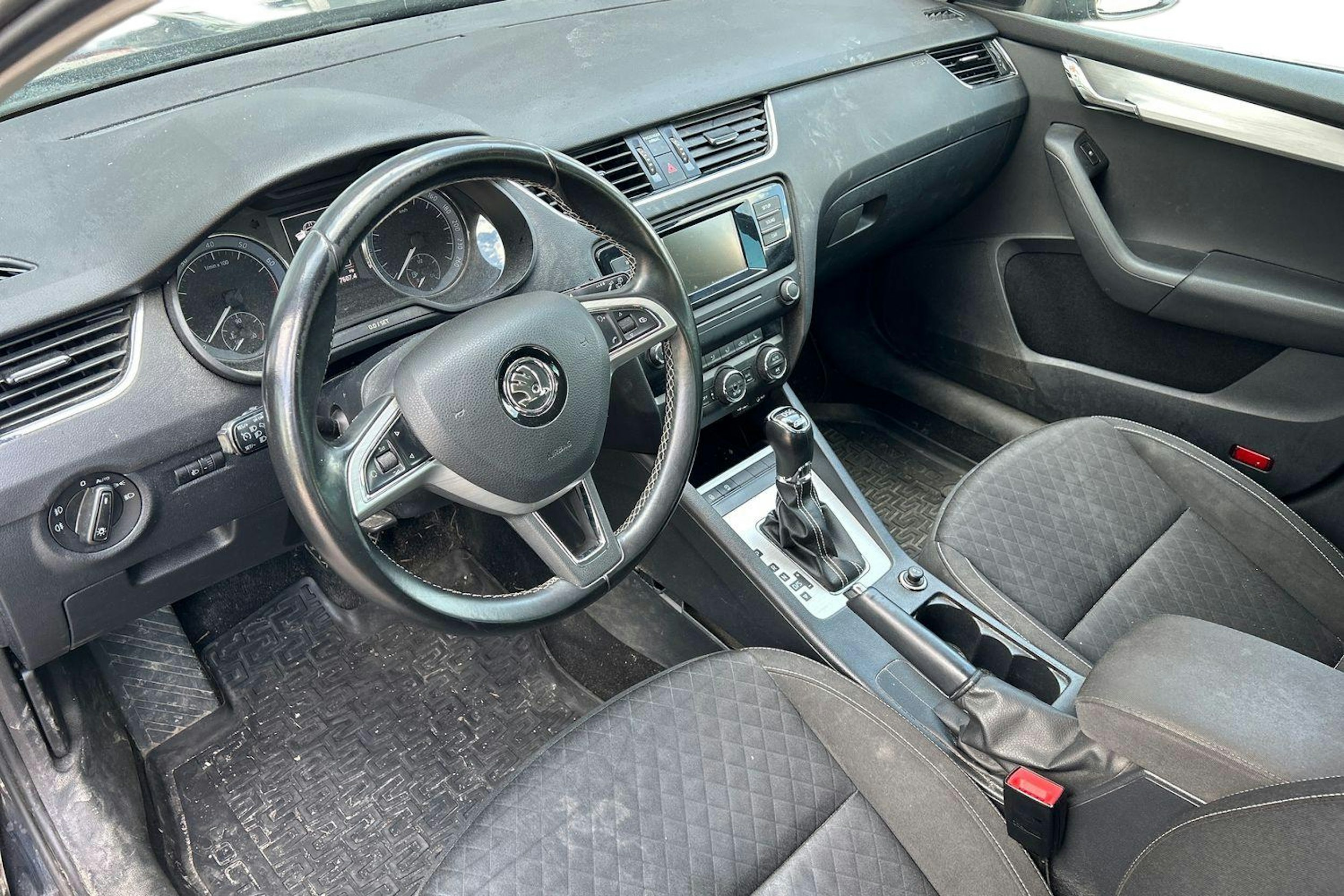 musta Skoda Octavia 2015 kuva 3.