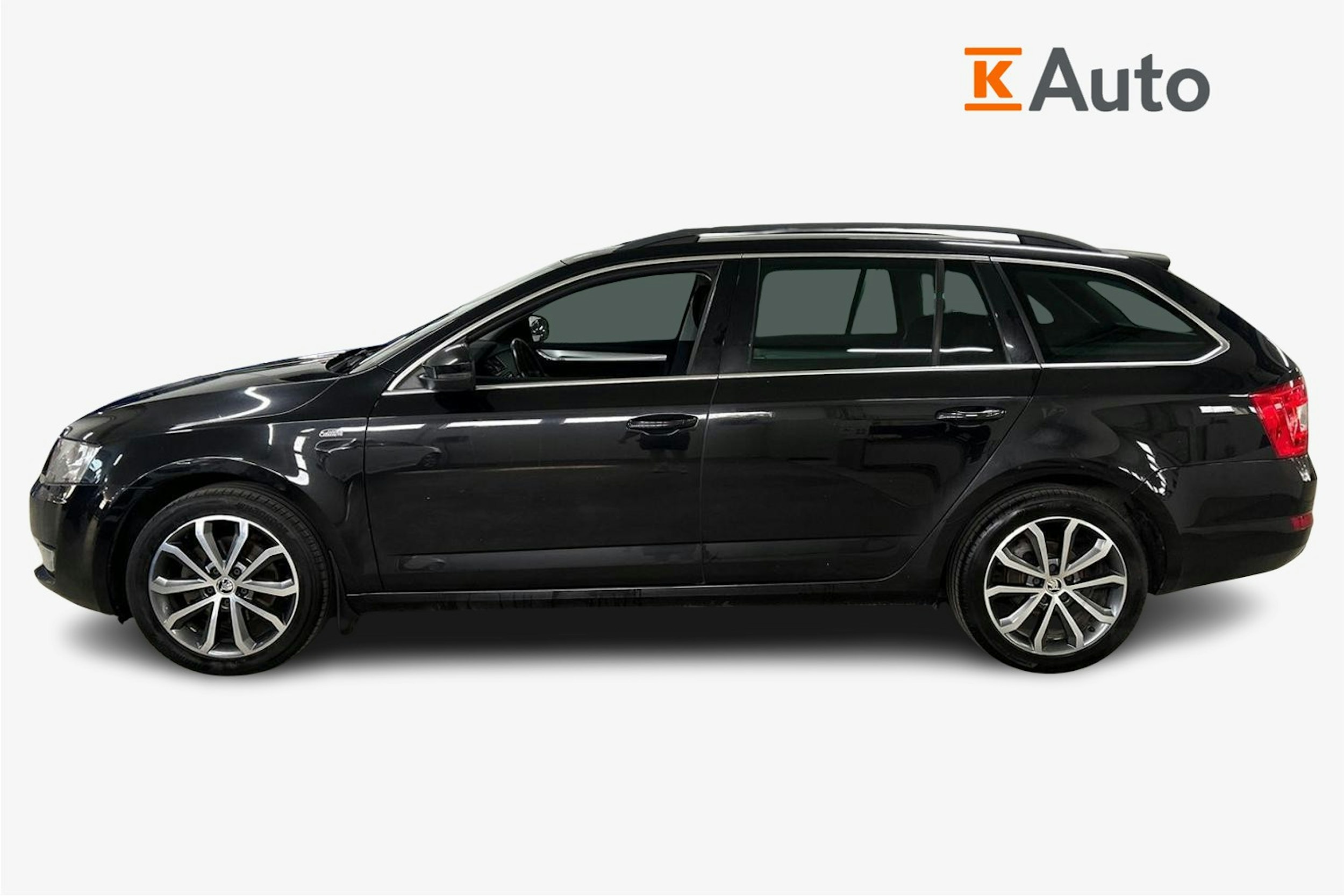 musta Skoda Octavia 2015 kuva 6.