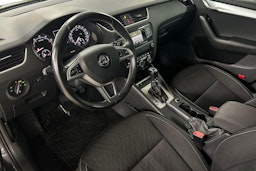 musta Skoda Octavia 2015 kuva 7.