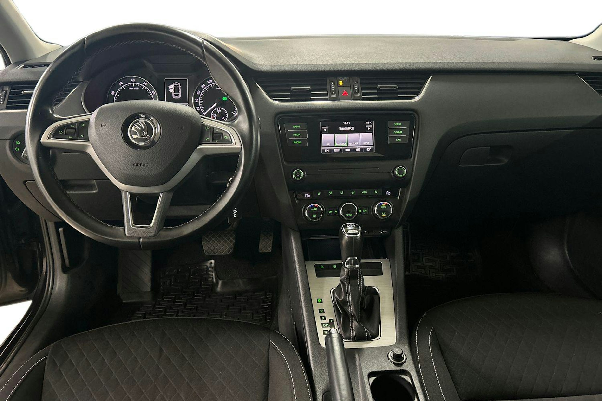 musta Skoda Octavia 2015 kuva 9.