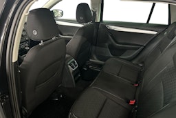 musta Skoda Octavia 2015 kuva 10.