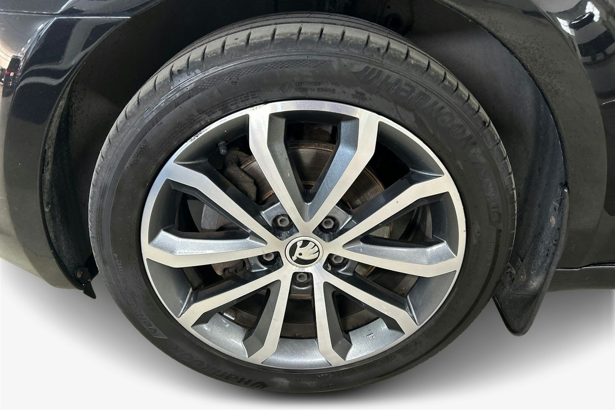 musta Skoda Octavia 2015 kuva 11.