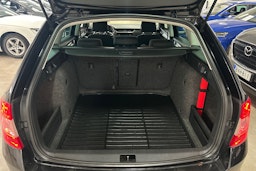 musta Skoda Octavia 2015 kuva 14.