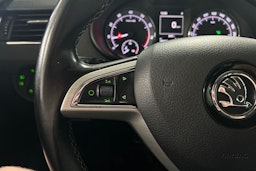 musta Skoda Octavia 2015 kuva 15.