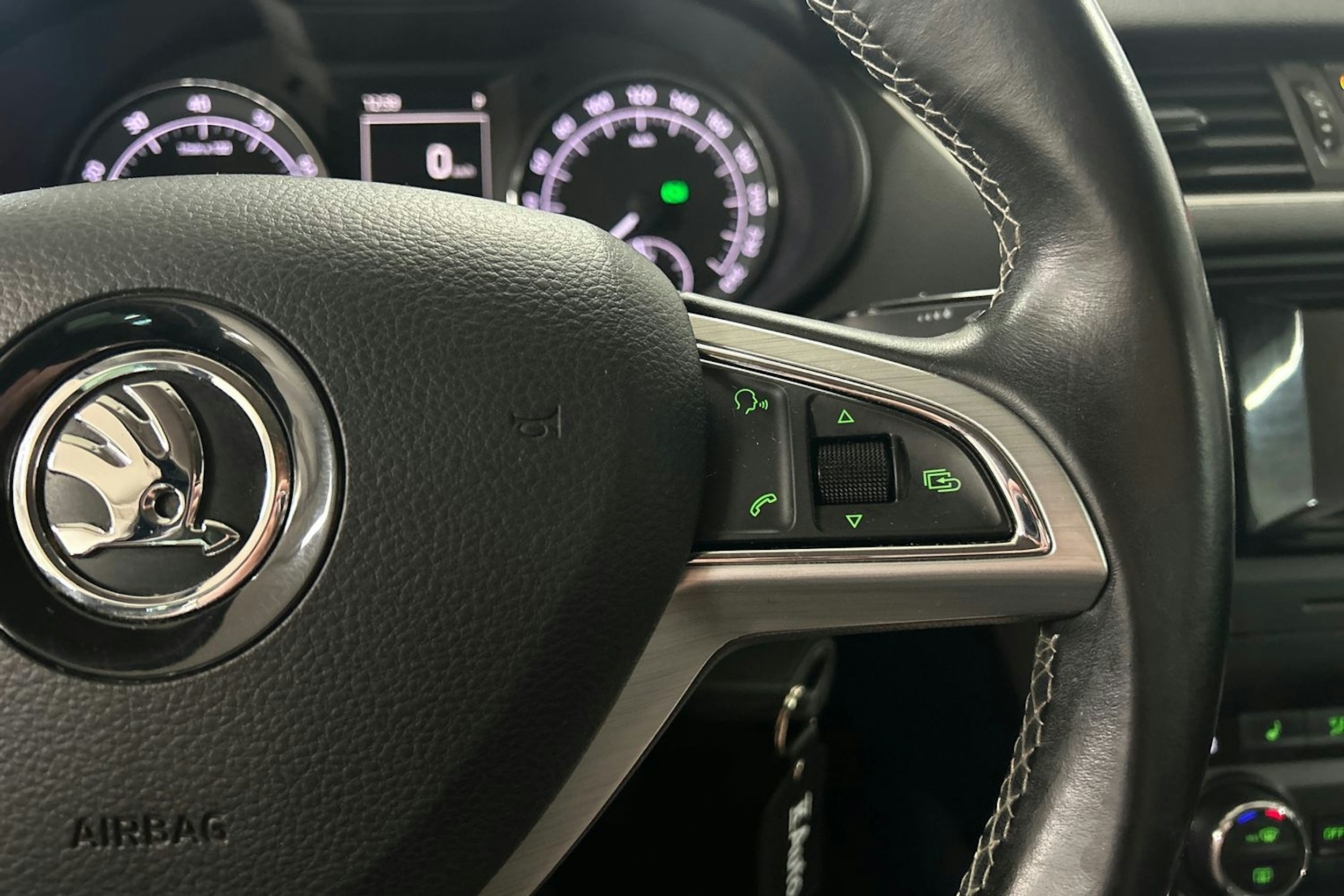musta Skoda Octavia 2015 kuva 16.