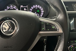musta Skoda Octavia 2015 kuva 16.