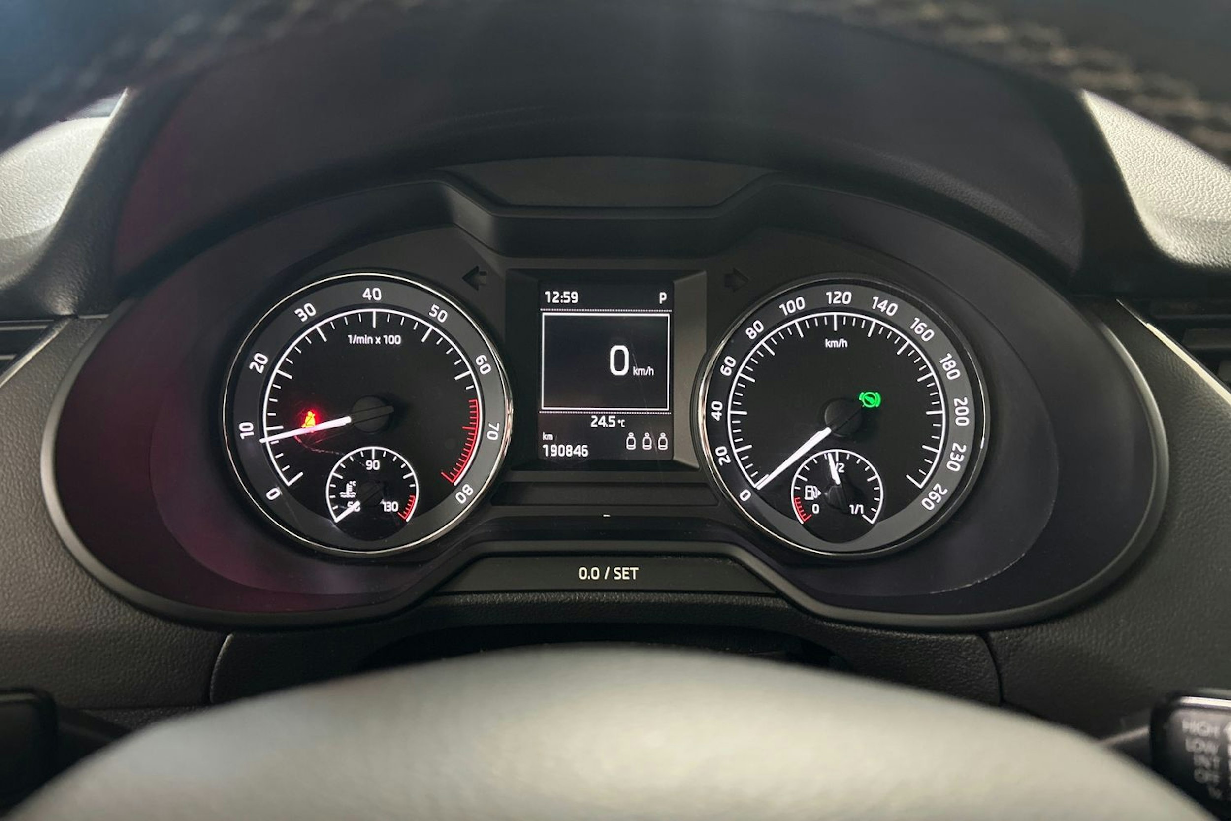 musta Skoda Octavia 2015 kuva 17.