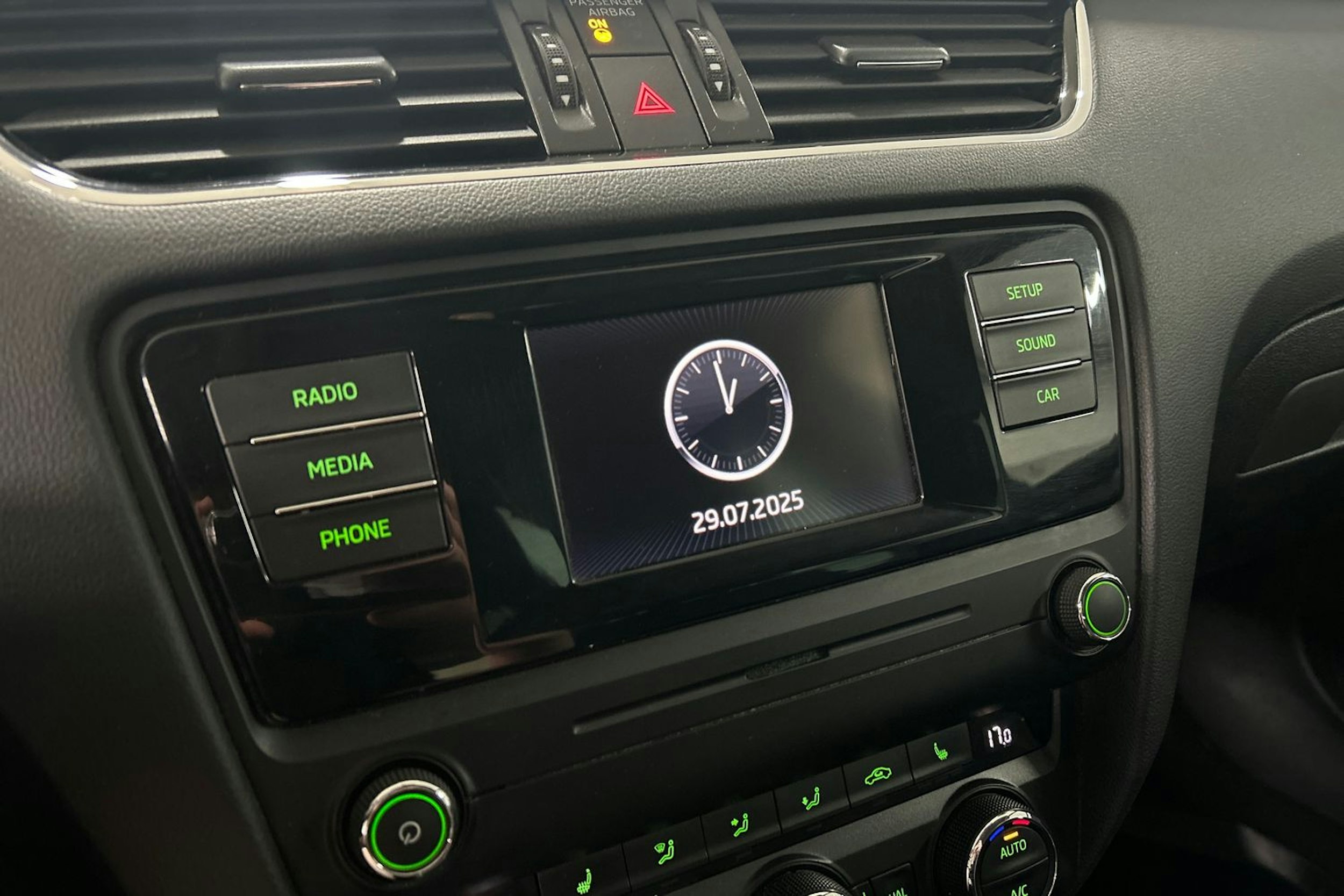 musta Skoda Octavia 2015 kuva 18.