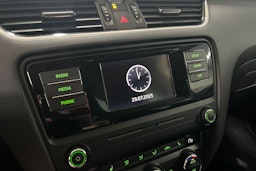 musta Skoda Octavia 2015 kuva 18.