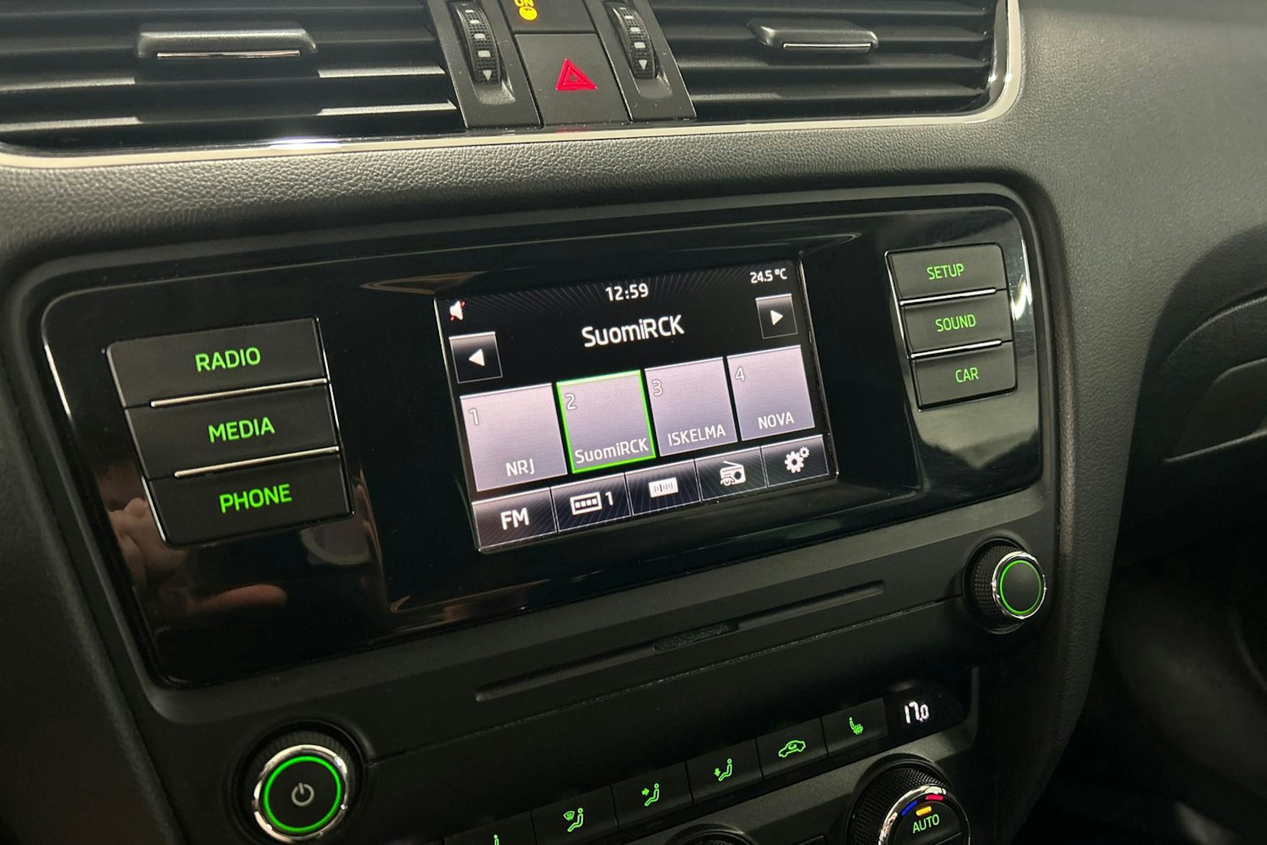 musta Skoda Octavia 2015 kuva 19.