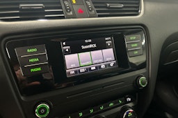 musta Skoda Octavia 2015 kuva 19.