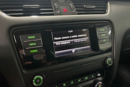 musta Skoda Octavia 2015 kuva 20.