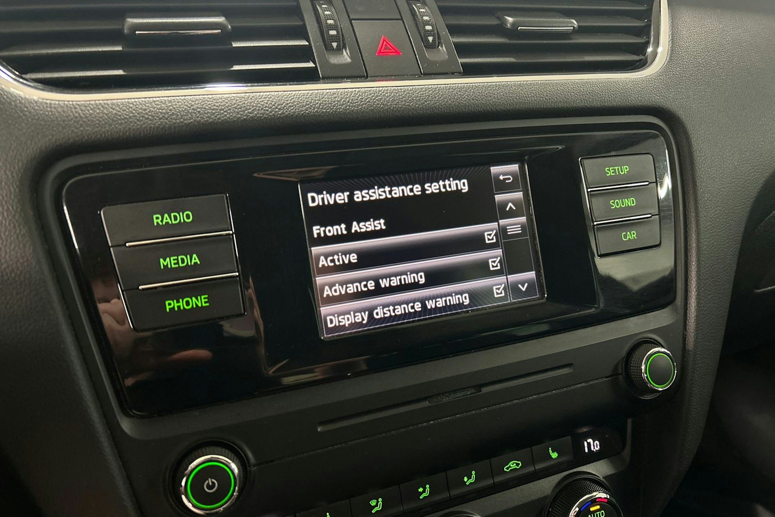 musta Skoda Octavia 2015 kuva 21.