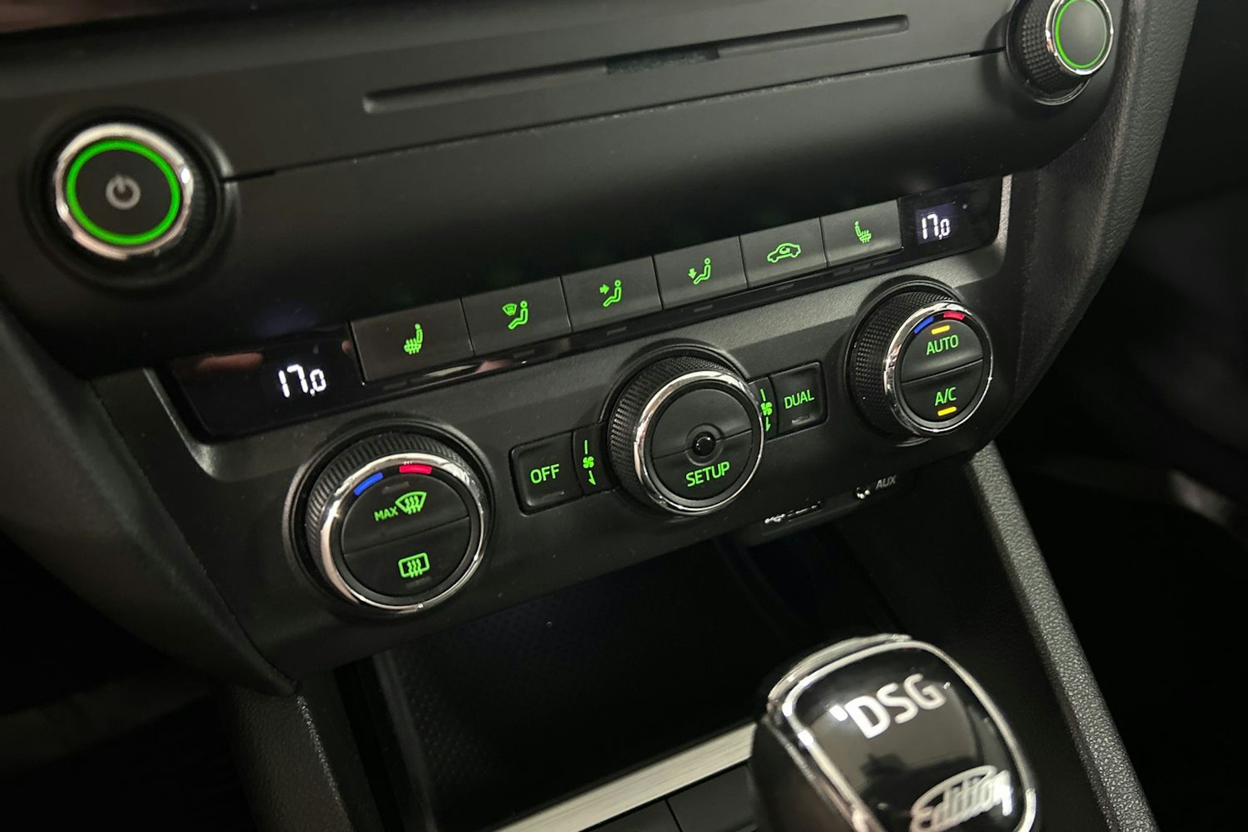 musta Skoda Octavia 2015 kuva 23.