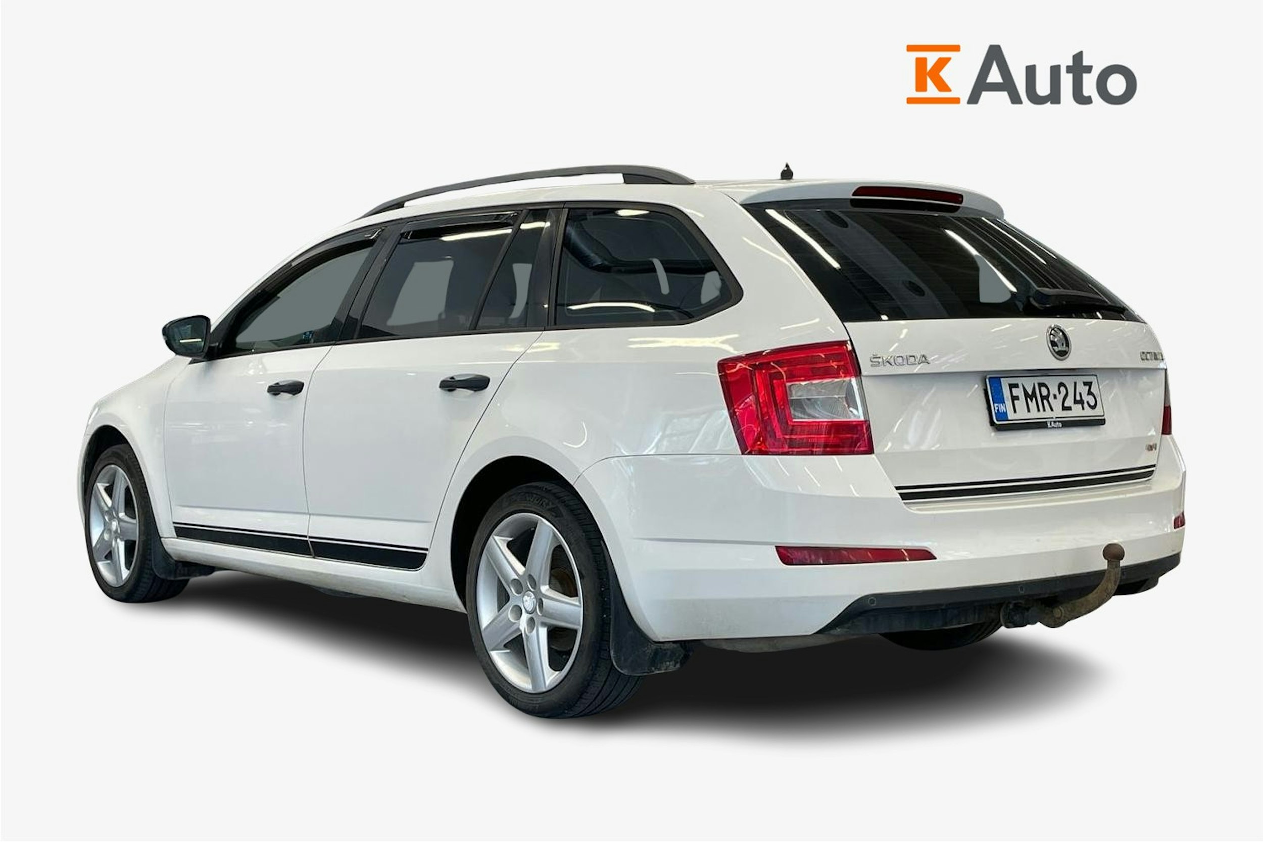 valkoinen Skoda Octavia 2015 kuva 2.