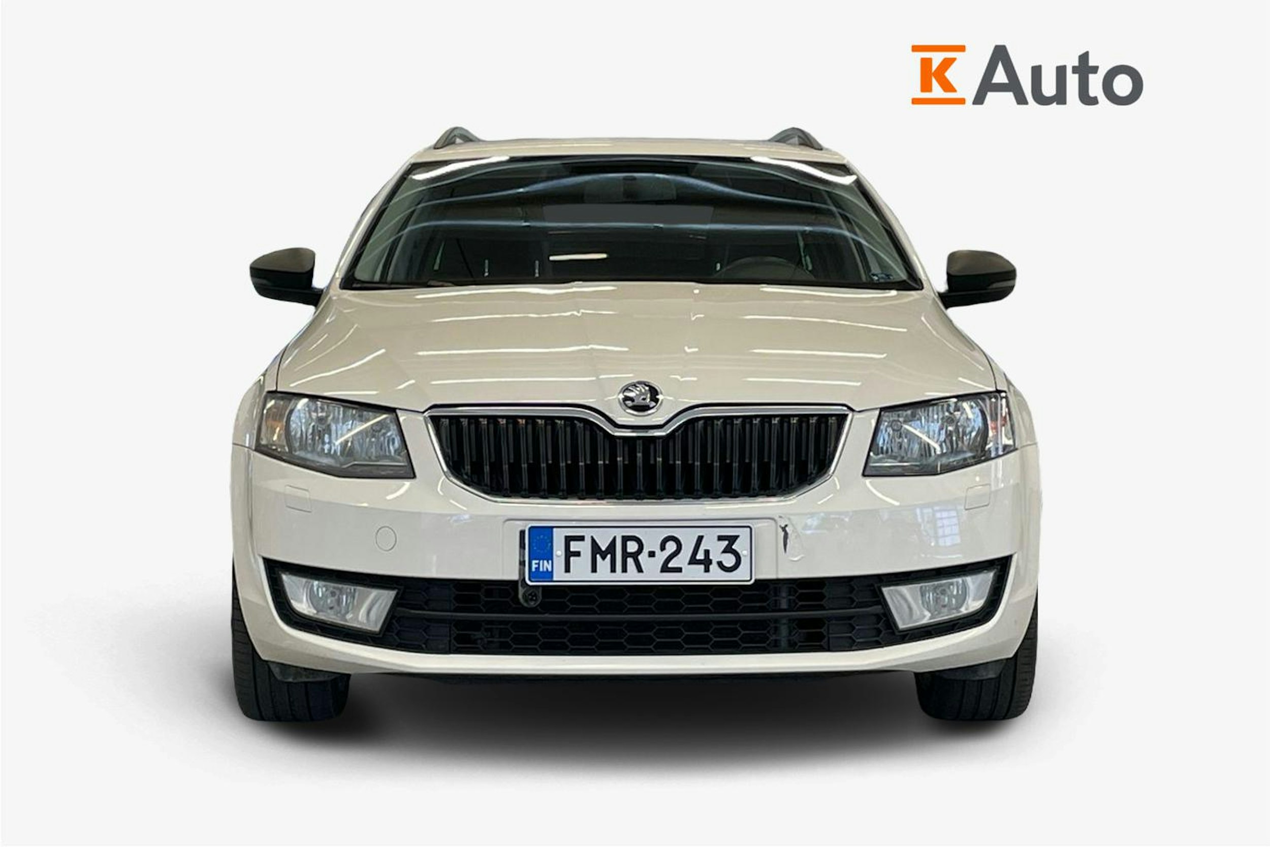 valkoinen Skoda Octavia 2015 kuva 5.