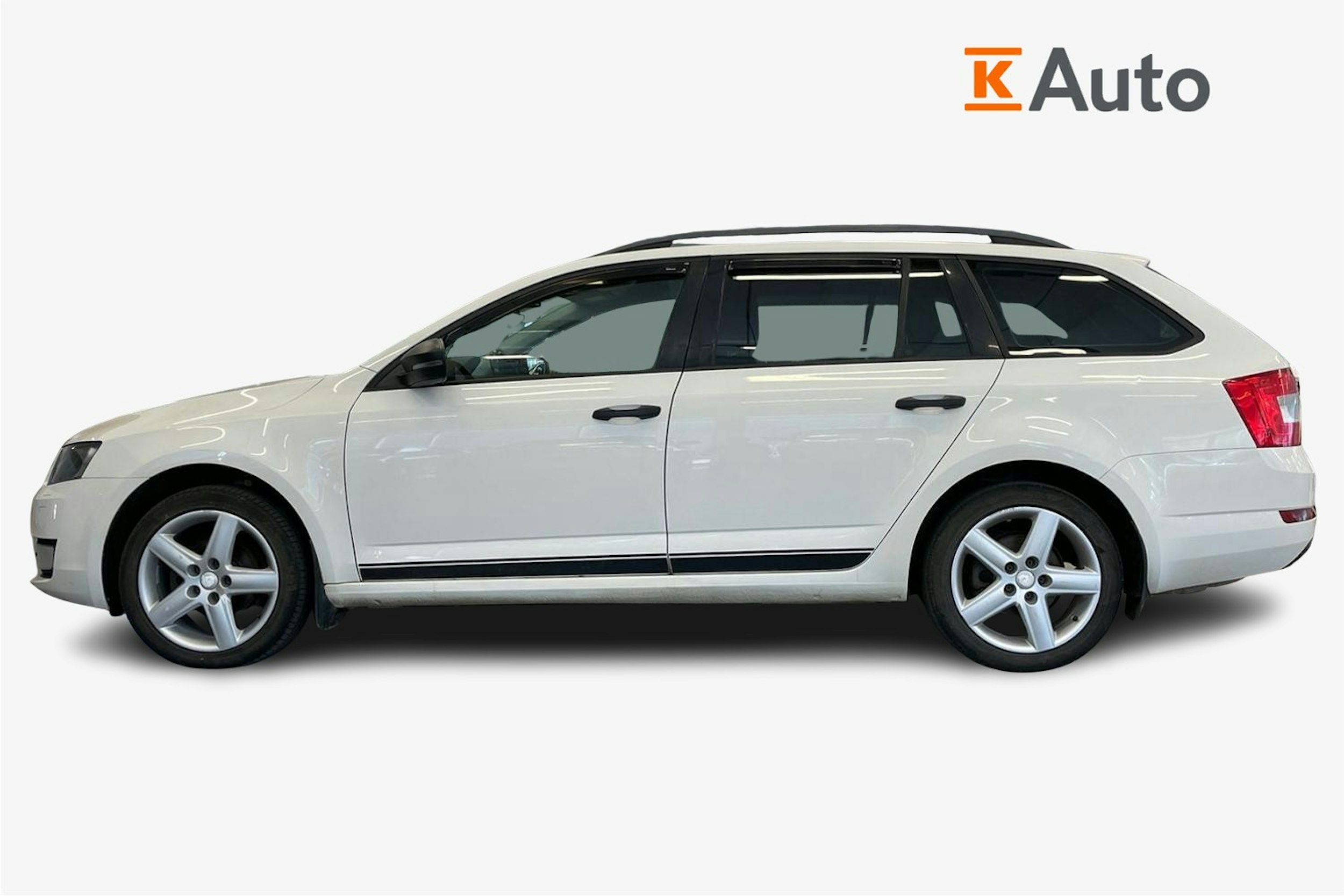 valkoinen Skoda Octavia 2015 kuva 6.