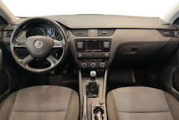 valkoinen Skoda Octavia 2015 kuva 9.