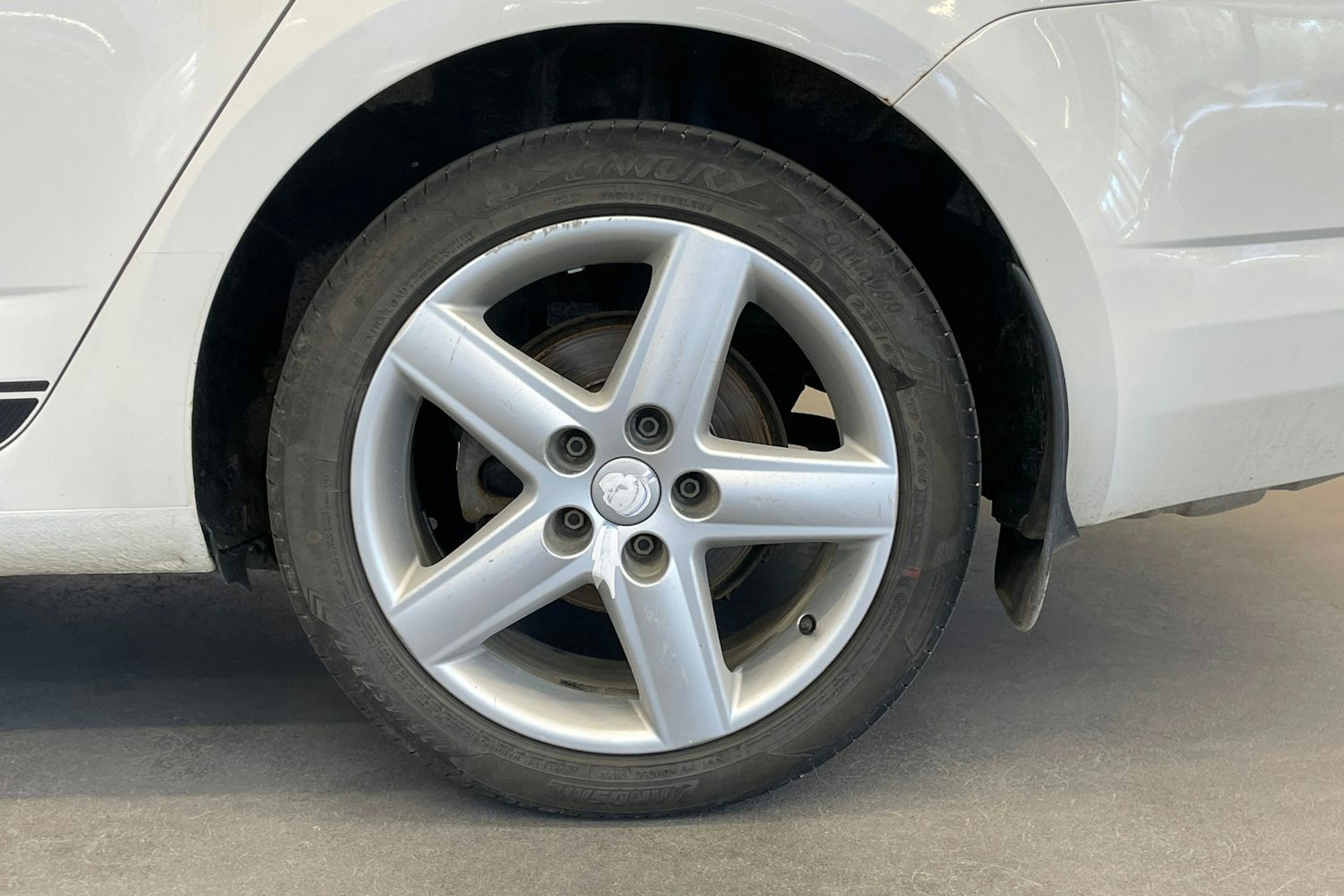 valkoinen Skoda Octavia 2015 kuva 13.