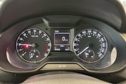 valkoinen Skoda Octavia 2015 kuva 14.