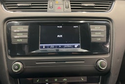 valkoinen Skoda Octavia 2015 kuva 16.