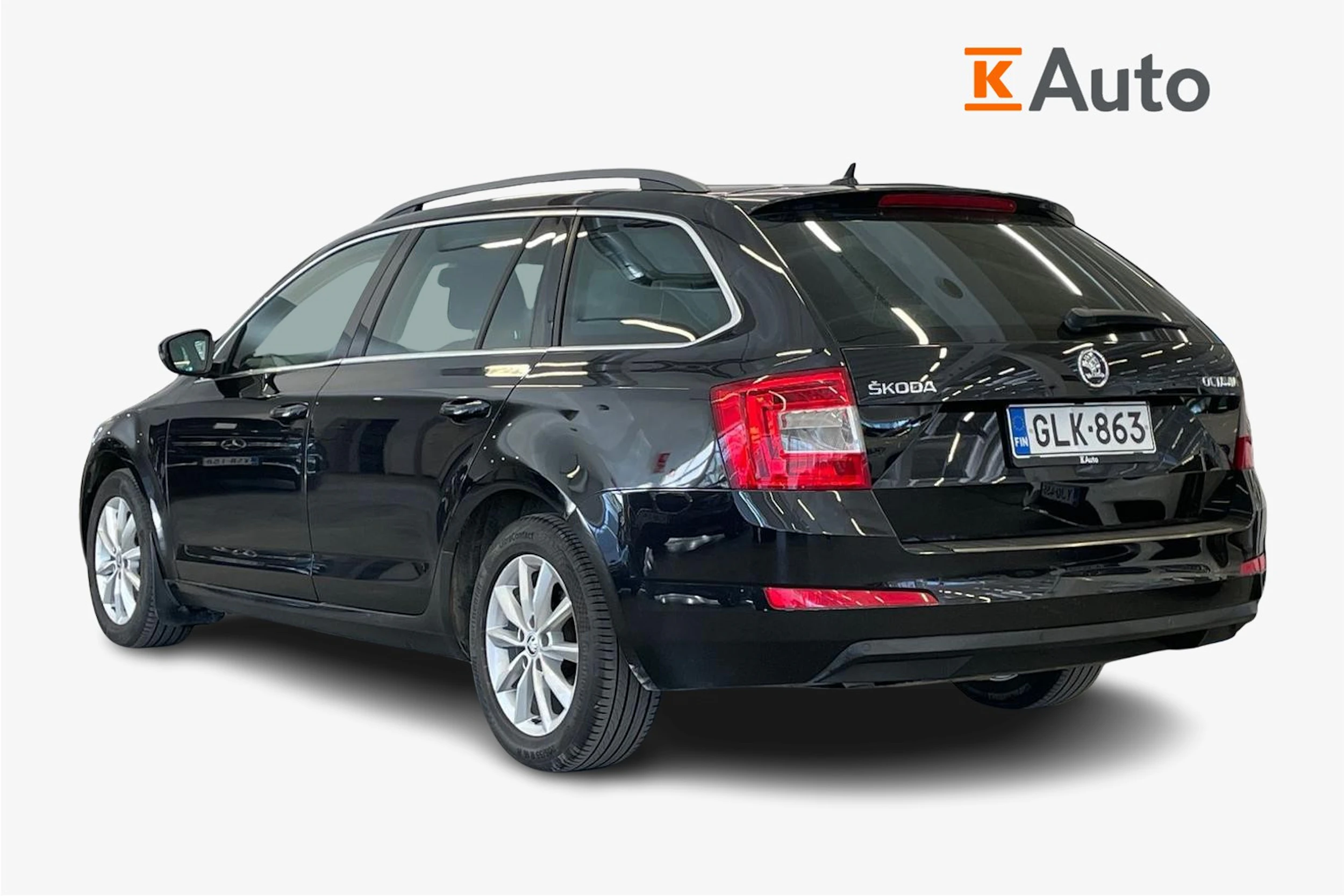 musta Skoda Octavia 2015 kuva 3.