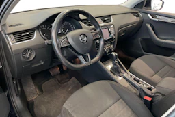 musta Skoda Octavia 2015 kuva 8.