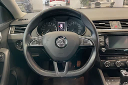 musta Skoda Octavia 2015 kuva 16.