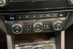 musta Skoda Octavia 2015 kuva 20.