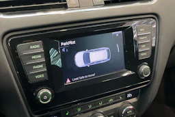 musta Skoda Octavia 2015 kuva 22.