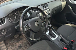 valkoinen Skoda Octavia 2015 kuva 3.