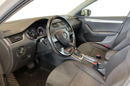 valkoinen Skoda Octavia 2015 kuva 6.