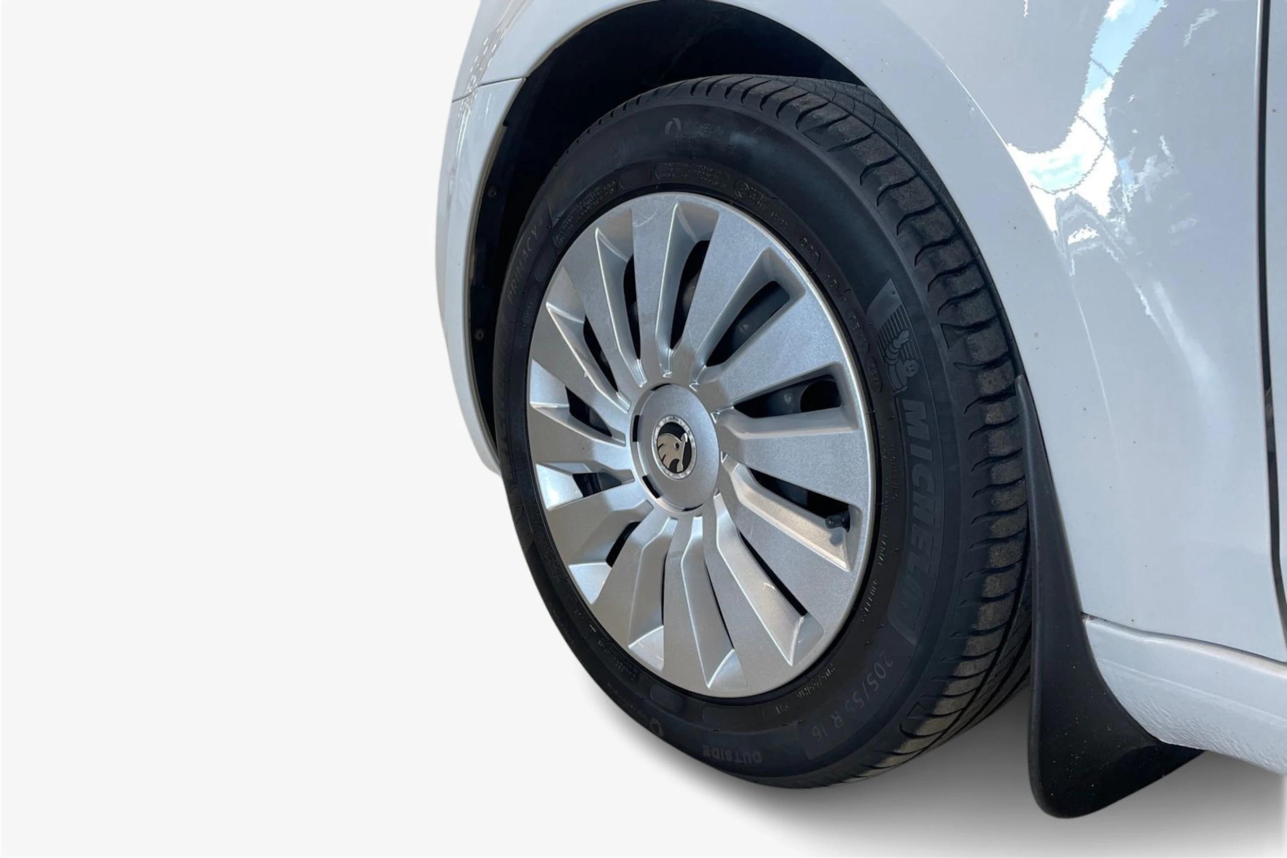 valkoinen Skoda Octavia 2015 kuva 9.