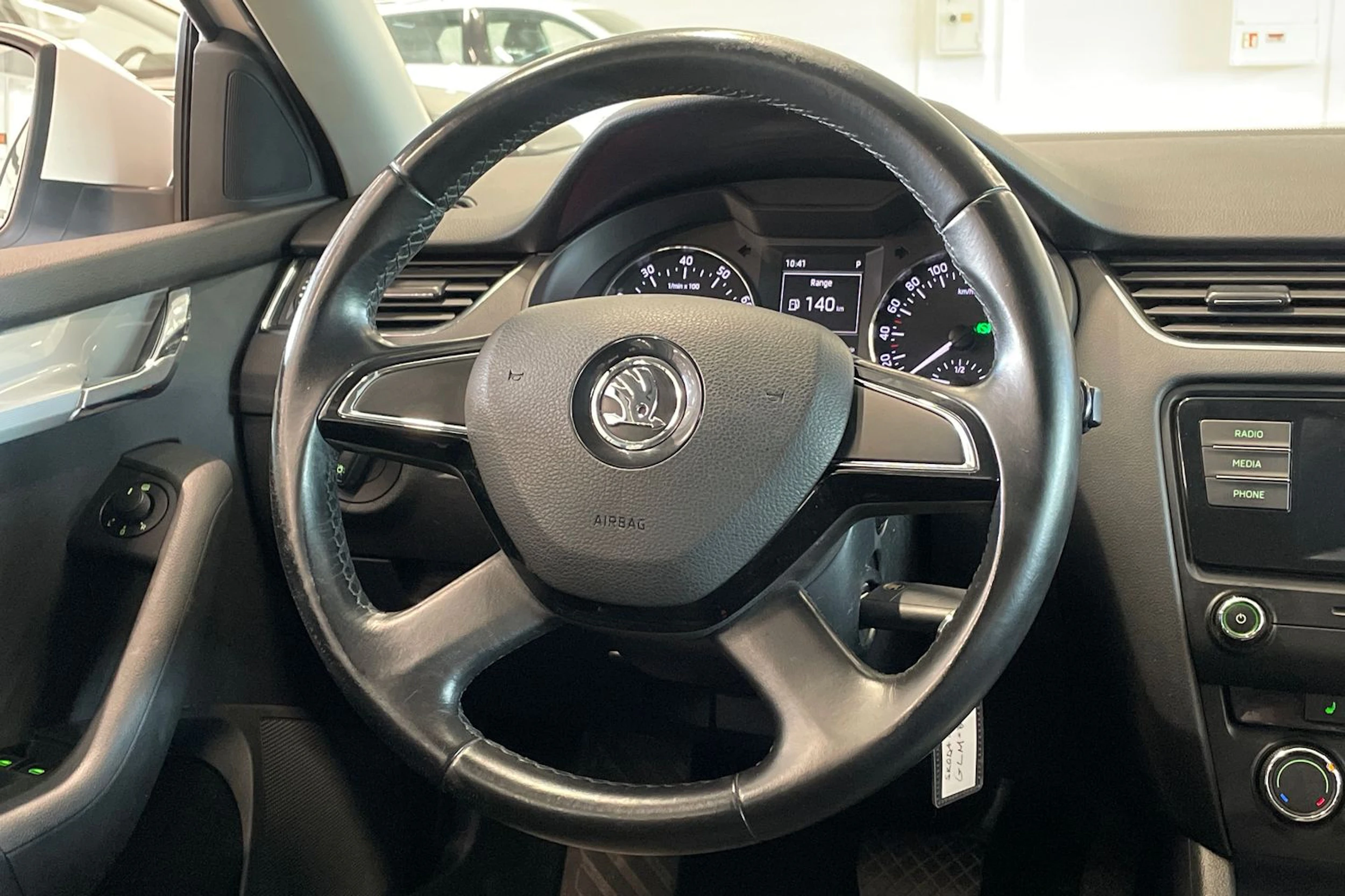 valkoinen Skoda Octavia 2015 kuva 12.