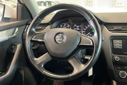 valkoinen Skoda Octavia 2015 kuva 12.