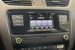 valkoinen Skoda Octavia 2015 kuva 16.