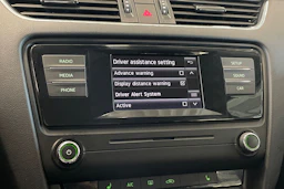 valkoinen Skoda Octavia 2015 kuva 19.