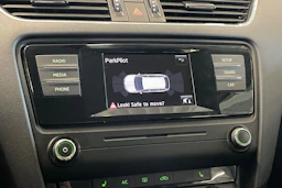 valkoinen Skoda Octavia 2015 kuva 20.