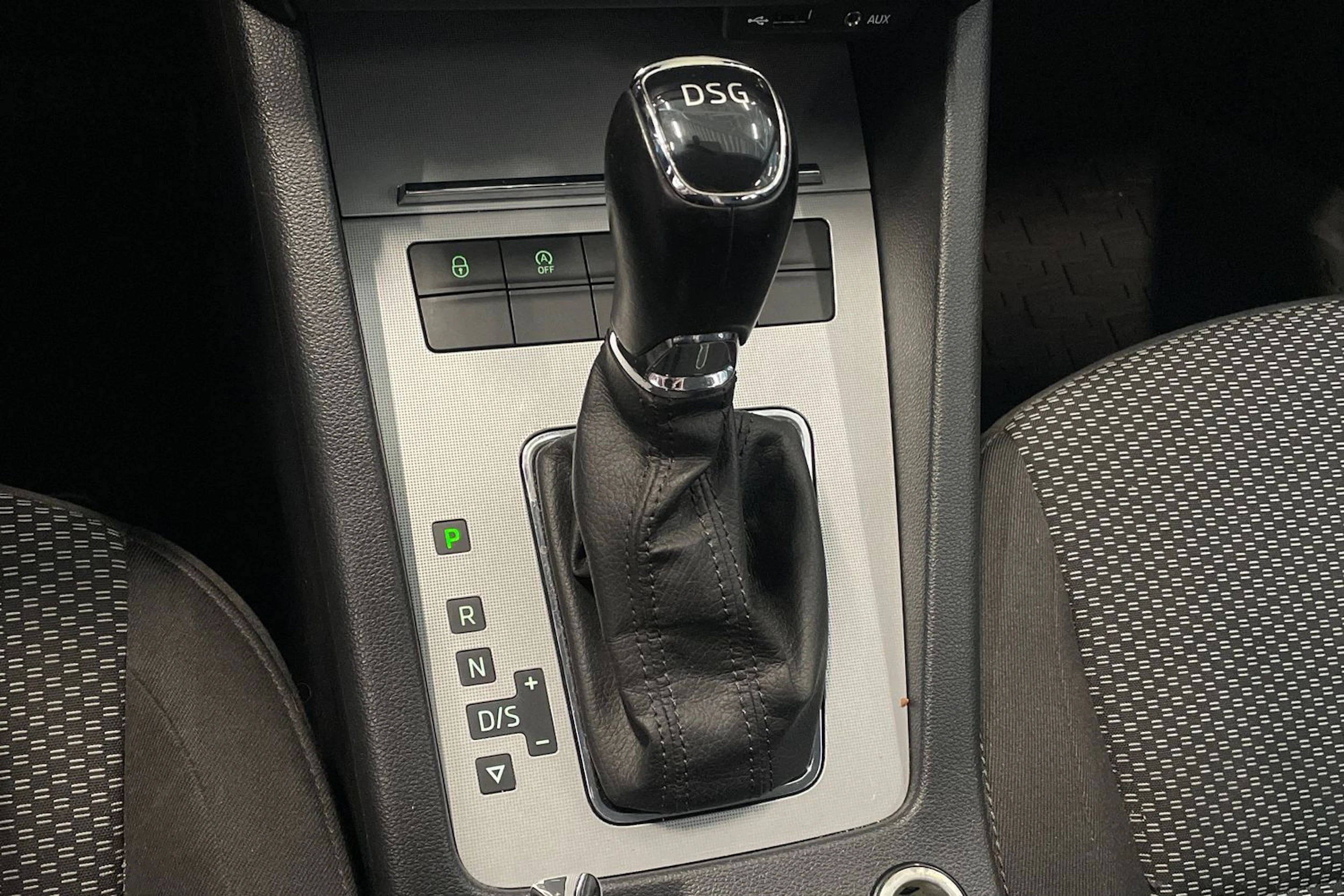 valkoinen Skoda Octavia 2015 kuva 22.
